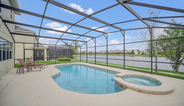 LAKE VILLA 6bd/all un-suite, pool*spa*grill