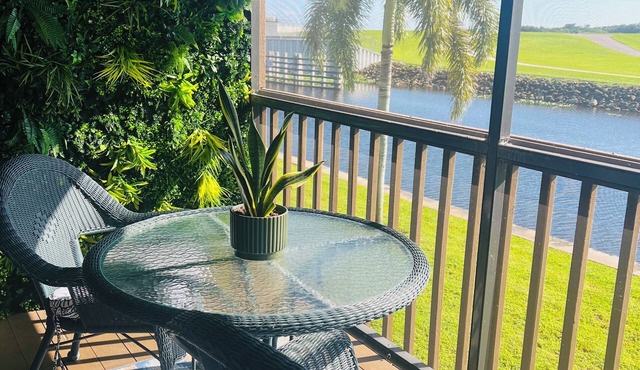 Lakefront Condo in Clewiston Heated Pool Fishing Paradise Sleeps 4