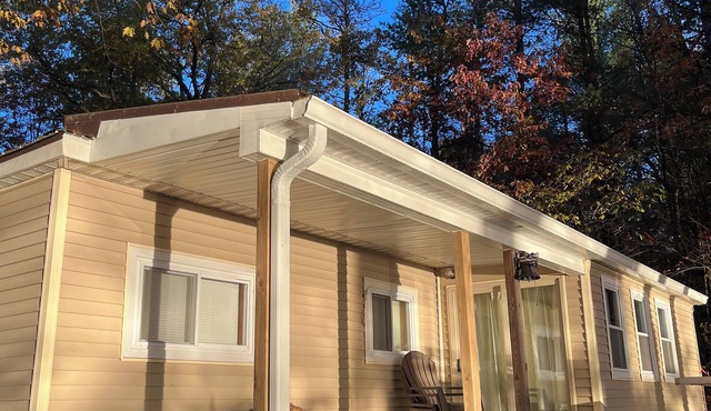 Lakefront Cozy Rustic 3 bedroom cottage on Big Wolf Lake