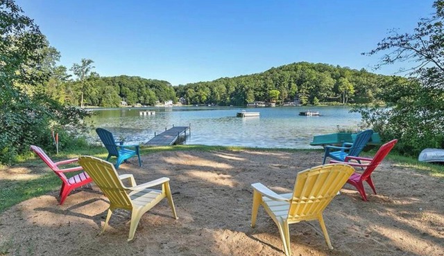 Lakefront Emerald Cove Cottage-3 bd, 2 ba -Sleeps 10