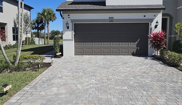Lakefront Furnished 3BR, 2-Car Garage
