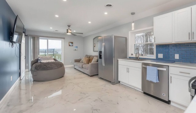 Lakefront Gem | Cozy Stay w/Dock + Sunset Views