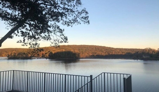 Lakefront Getaway : Mountain & Lakes views