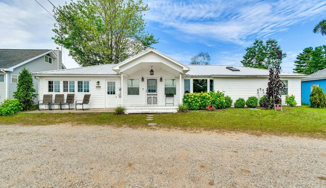 Lakefront Gladwin Vacation Rental w/Deck & Dock!