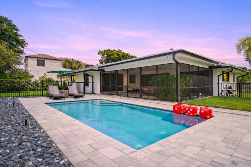 Lakefront Pool Retreat Near Downtown