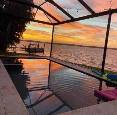 Lakefront villa with pool & heated jacuzzi near award-winning Gulf Coast beaches
