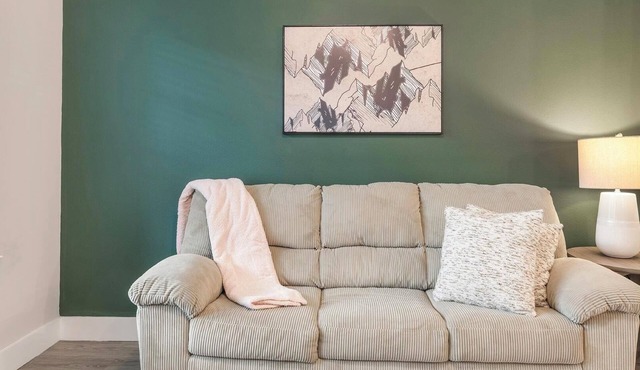 Landing | Beautiful 1BD, Clubhouse, Pool