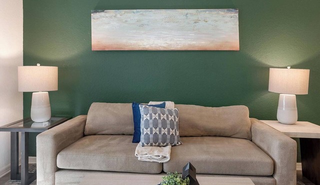 Landing | Beautiful 2BD, Clubhouse, Gym