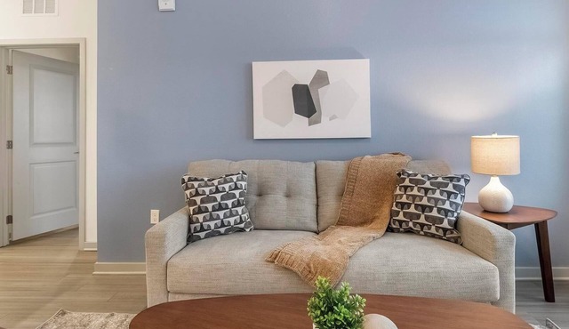Landing | Beautiful 2BD, Gym, Clubhouse