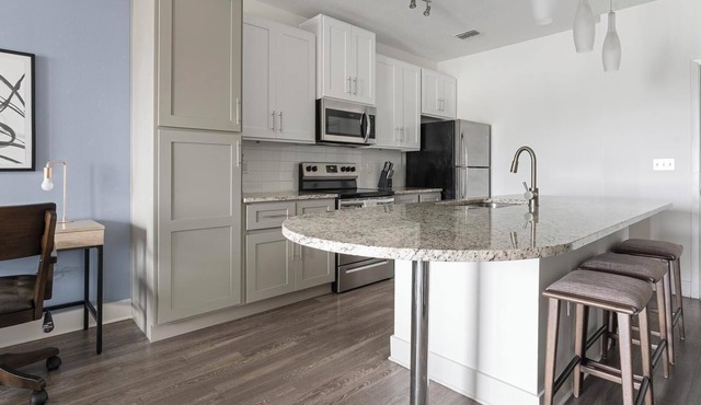 Landing | Beautiful 2BD, Pool, Clubhouse