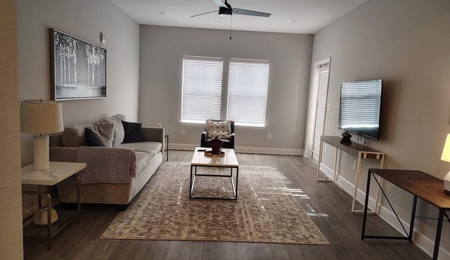 Landing | Beautiful 2BD, Gym, Pool