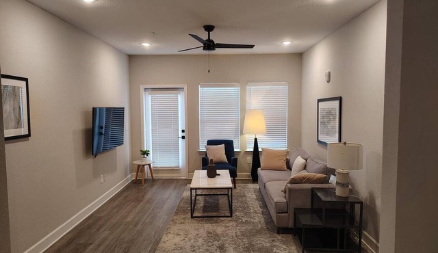 Landing | Beautiful 2BD, Gym, Pool