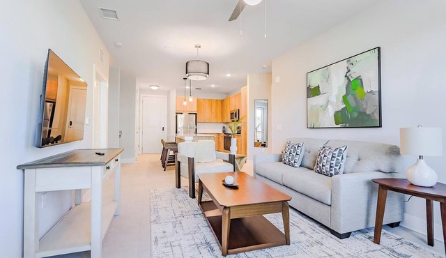 Landing | Beautiful 2BD, Gym, Pool