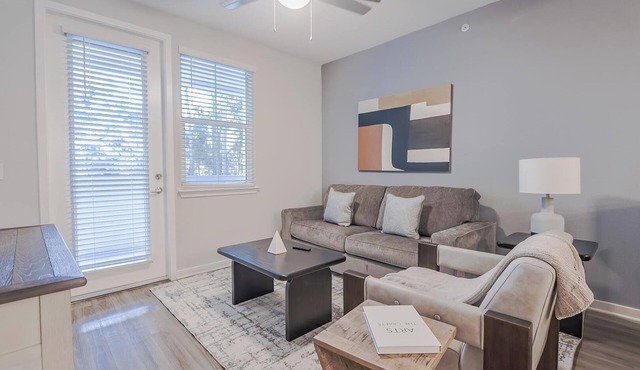 Landing | Beautiful 2BD, Pool, Clubhouse