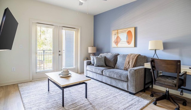 Landing | Chic 1BD, Gym, Pool