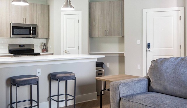 Landing | Chic 1BD, Gym, Pool