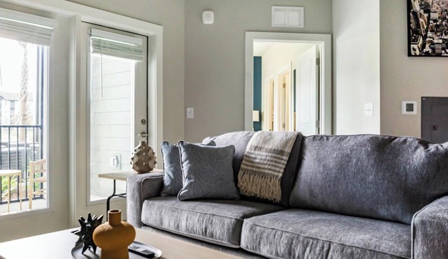 Landing | Chic 1BD, Pool, Gym