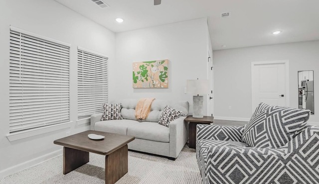 Landing | Chic 1BD, Pool