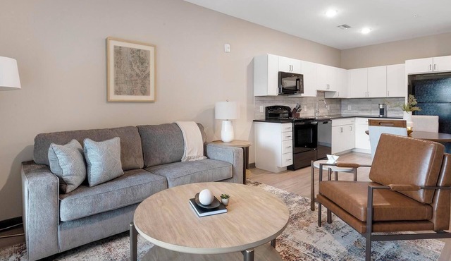 Landing | Chic 1BD, Rooftop Lounge, Pool in Memphis