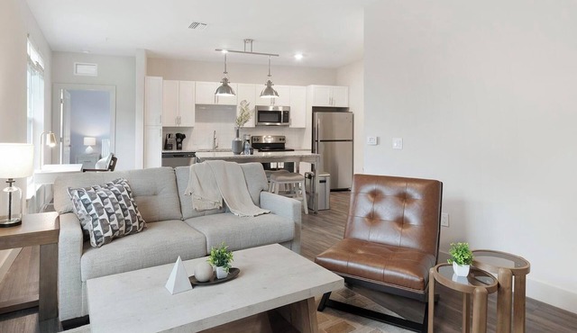 Landing | Chic 2BD, Gym, Game Room