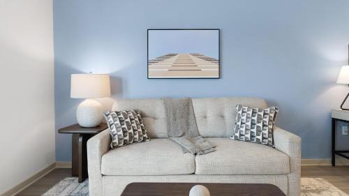 Landing Modern 1BD Clubhouse Gym