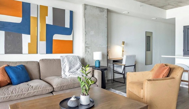 Landing | Modern 2BD, Gym