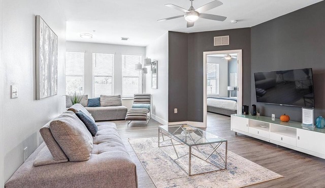 Landing | Modern 2BD, Pool, Gym