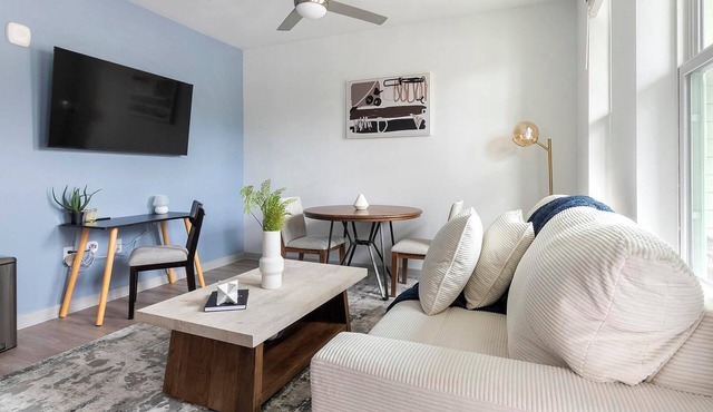 Landing | Modern Studio, Game Room, Pool