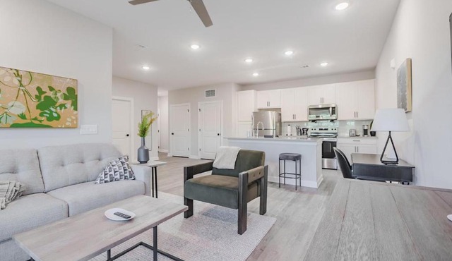 Landing Spectacular 1BD Pool