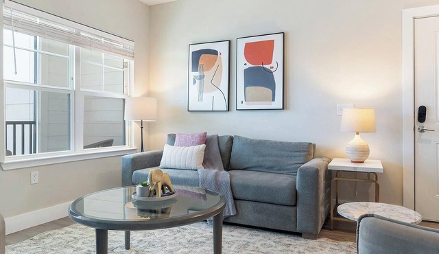 Landing | Spectacular 1BD, Pool, Clubhouse