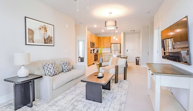 Landing | Spectacular 2BD, Gym, Pool