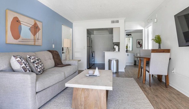 Landing | Spectacular 1BD, Gym, Clubhouse