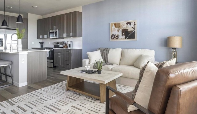 Landing | Stunning 1BD, Gym, Clubhouse