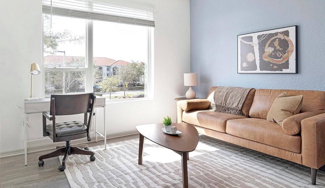 Landing | Stunning 1BD, Gym, Clubhouse
