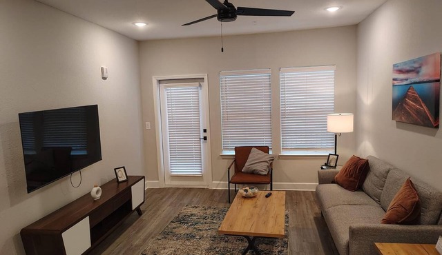 Landing | Stunning 1BD, Gym, Pool