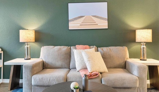 Landing | Stunning 1BD, Gym, Clubhouse