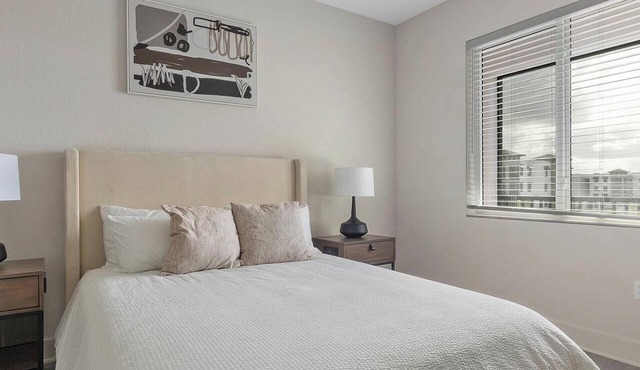 Landing | Stunning 2BD, Gym, Pool