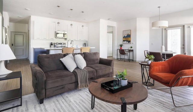 Landing | Stunning 3BD, Clubhouse, Gym