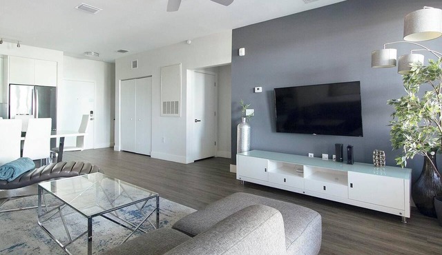 Landing | Stunning 3BD, Gym, Clubhouse