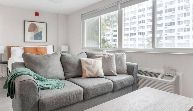 Landing | Stunning Studio, Pool, Clubhouse