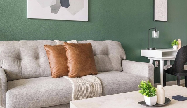 Landing | Stylish 1BD, Gym, Clubhouse