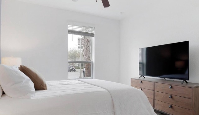 Landing | Stylish 1BD, Gym, Clubhouse