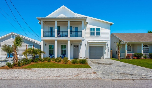 Large Beach House w/heated pool