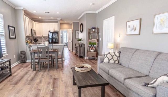 Legends Golf & Beach Getaway! A spacious 3-bedroom apartment.