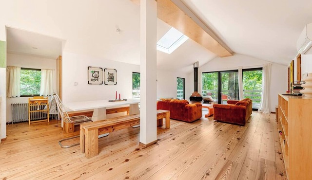 Light-filled design cabin by lake w/hot tub, sauna and cold plunge in Smallworld