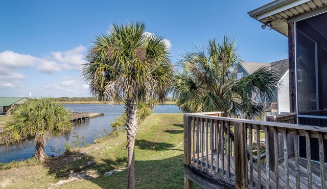 Located on Crystal River with a magnificent view over the river