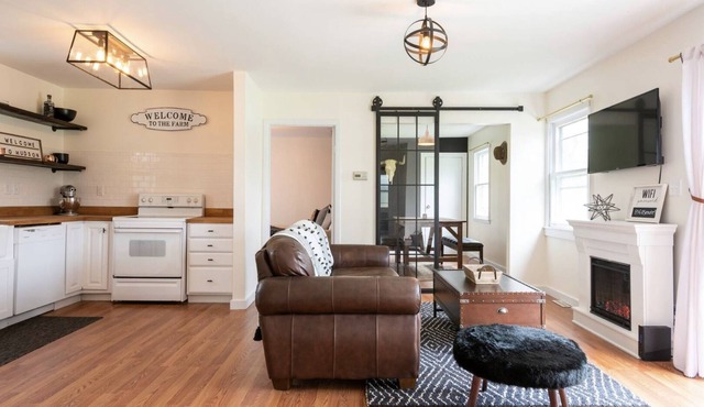Long term or short term furnished peppercorn cottage!