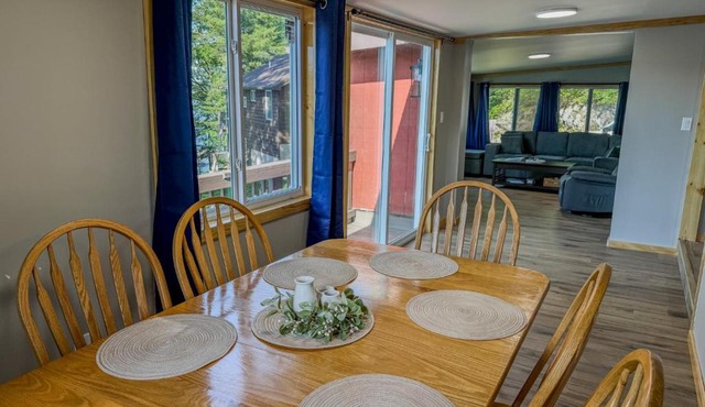 Lookout Lodge- Waterfront cabin