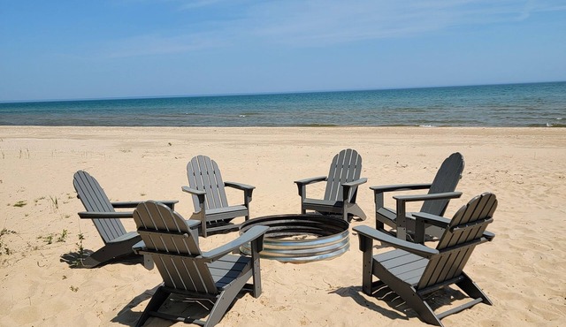 Lovango Hideaway Beach Resort-4 cottages on Lake Huron in Oscoda