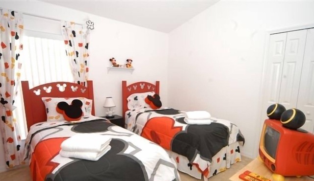 Love Mickey ? See how many Mickey heads you can find ! Pool, free wifi,